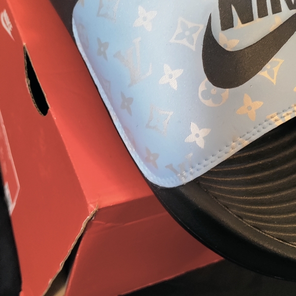 Custom Nike slides - Picture 8 of 9